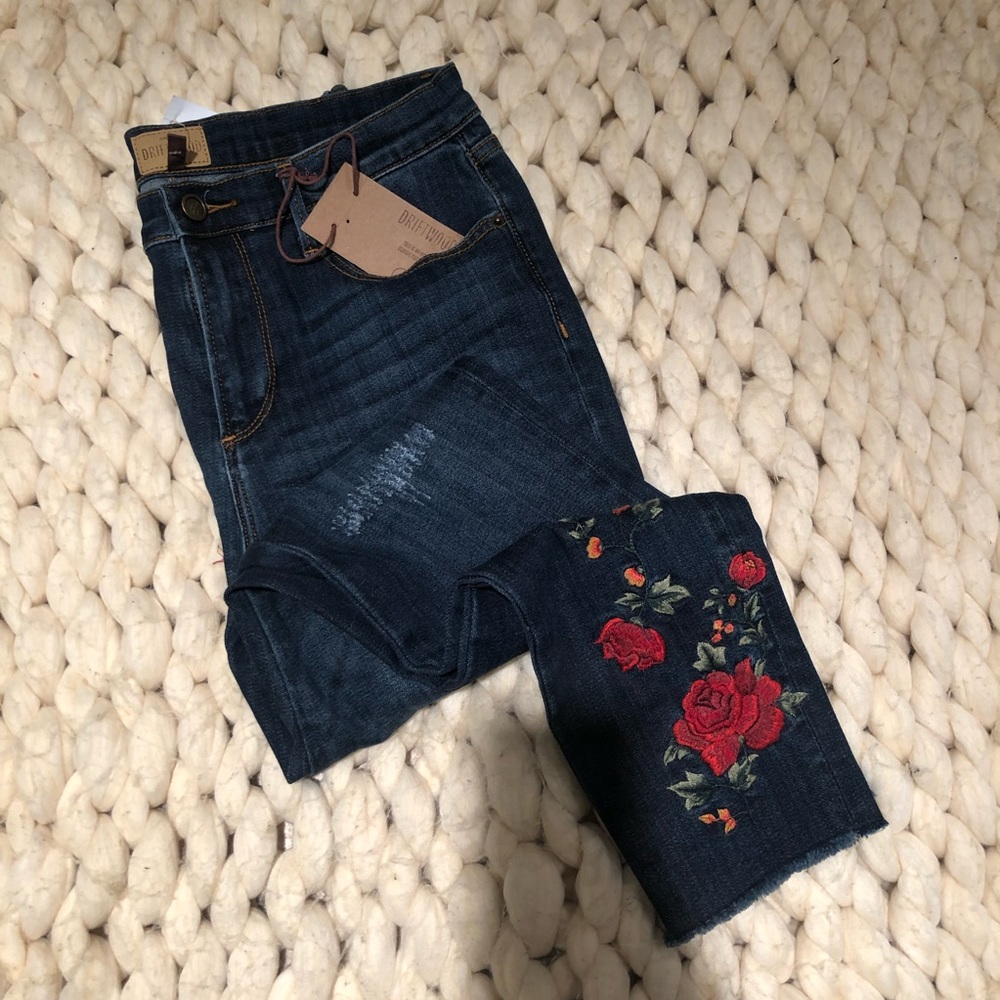 Super cute embroidered jeans